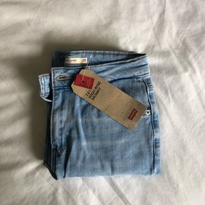 NWT high-rise skinny Levi’s